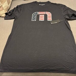 Travis Mathew T-Shirt size medium NWT